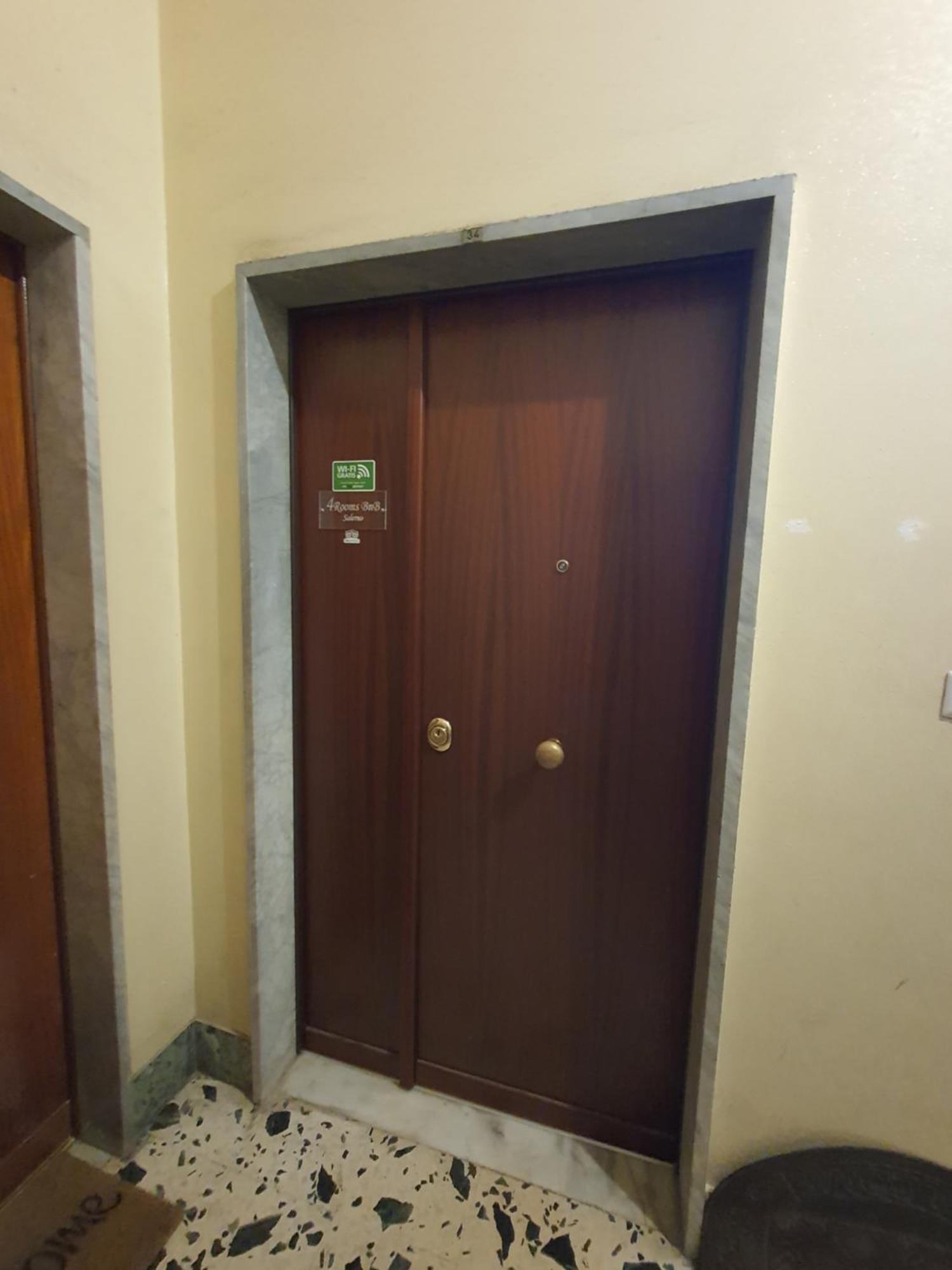 ساليرنو 4Rooms Guest House Free Wi-Fi المظهر الخارجي الصورة