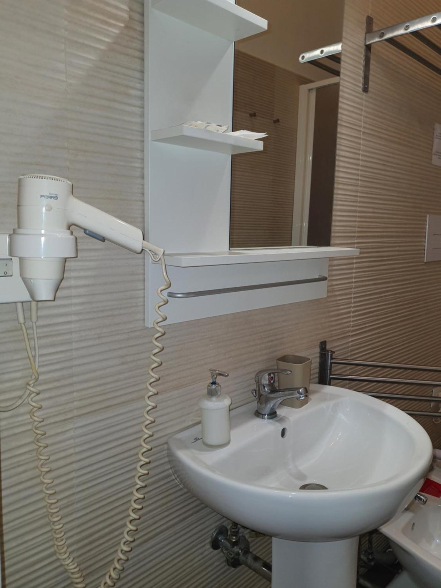 ساليرنو 4Rooms Guest House Free Wi-Fi المظهر الخارجي الصورة