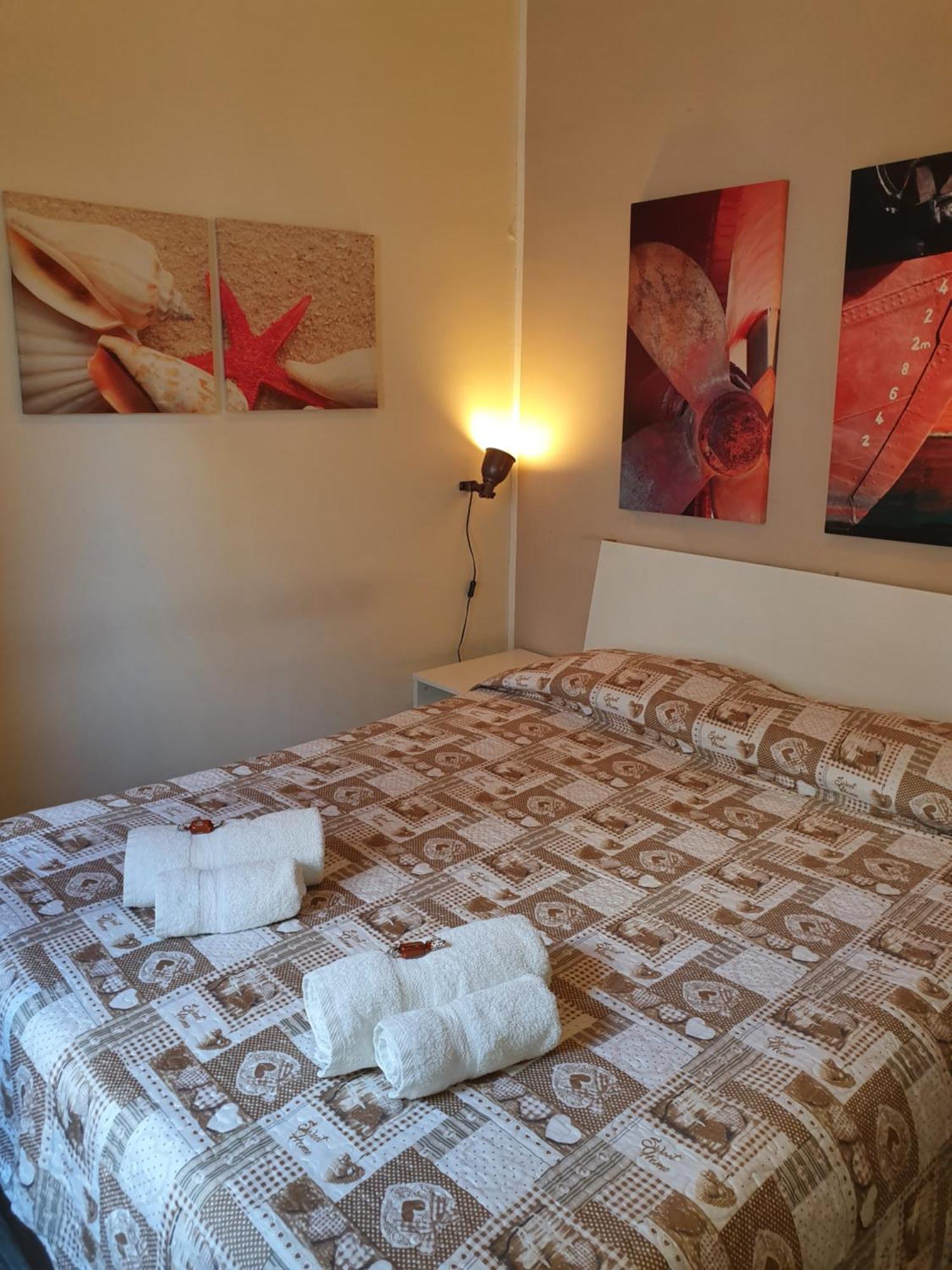 ساليرنو 4Rooms Guest House Free Wi-Fi المظهر الخارجي الصورة
