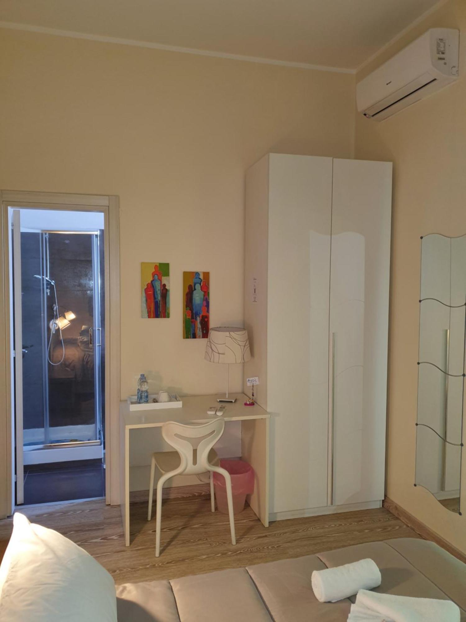 ساليرنو 4Rooms Guest House Free Wi-Fi المظهر الخارجي الصورة