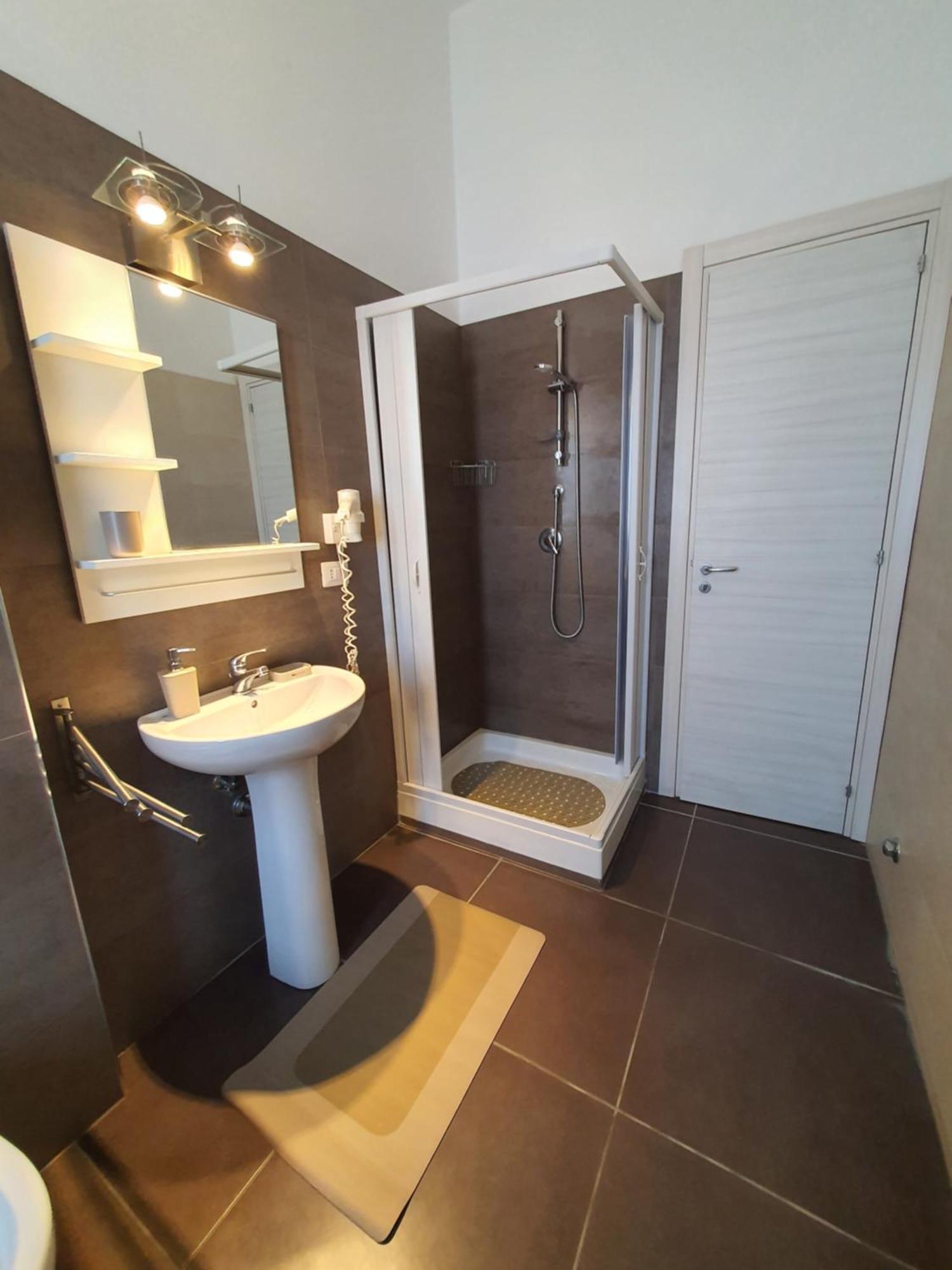 ساليرنو 4Rooms Guest House Free Wi-Fi المظهر الخارجي الصورة