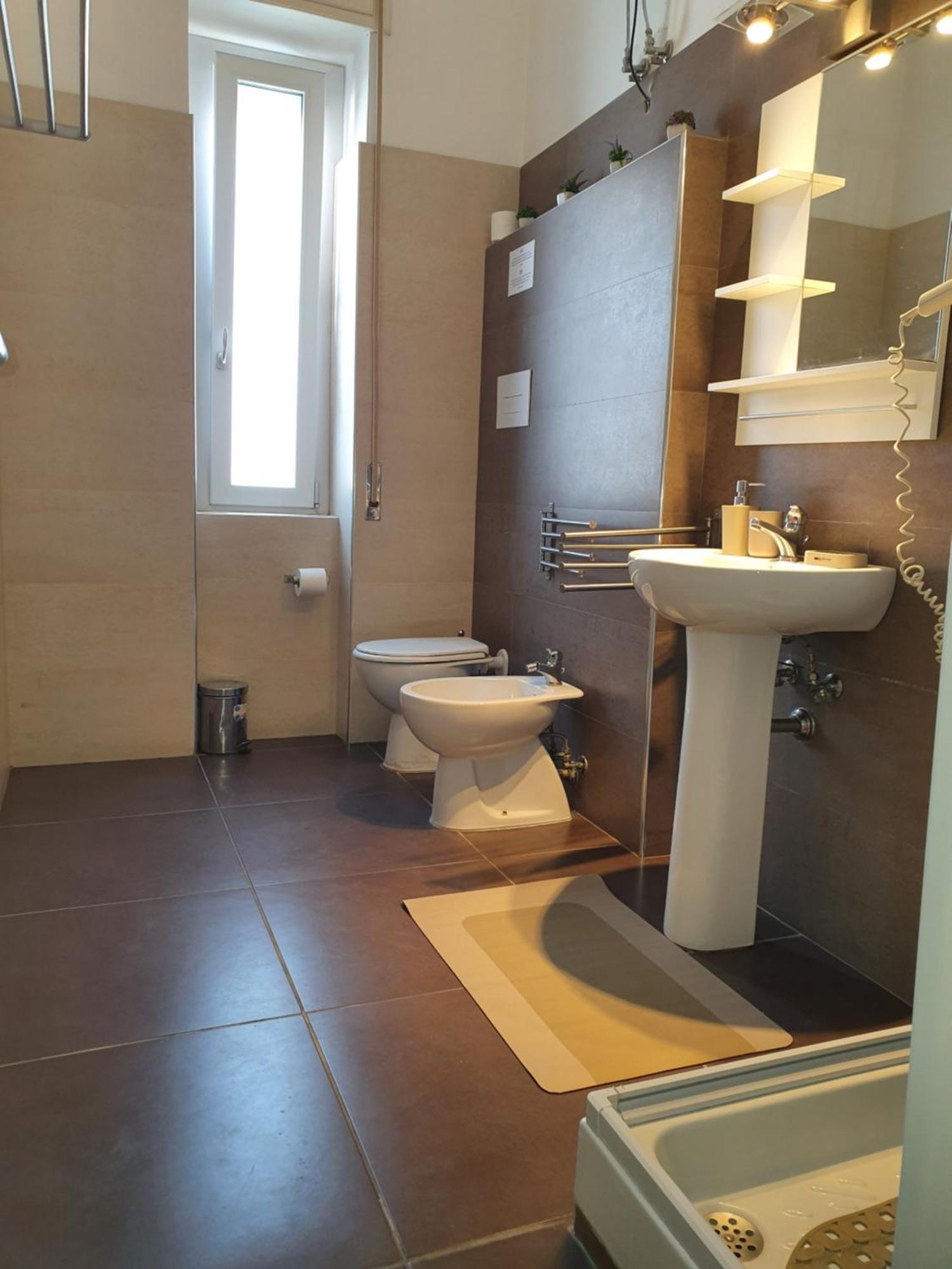 ساليرنو 4Rooms Guest House Free Wi-Fi المظهر الخارجي الصورة