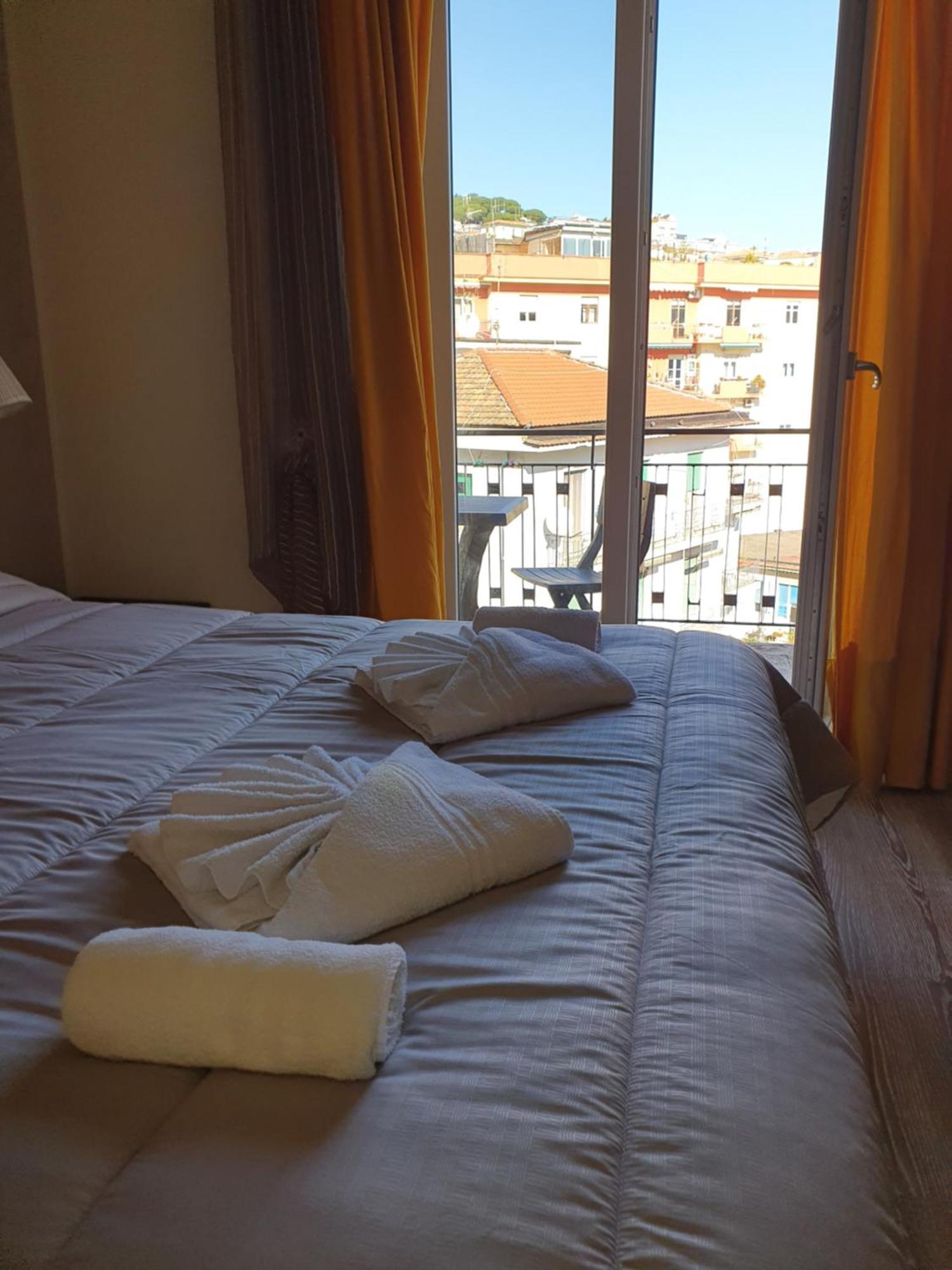ساليرنو 4Rooms Guest House Free Wi-Fi المظهر الخارجي الصورة
