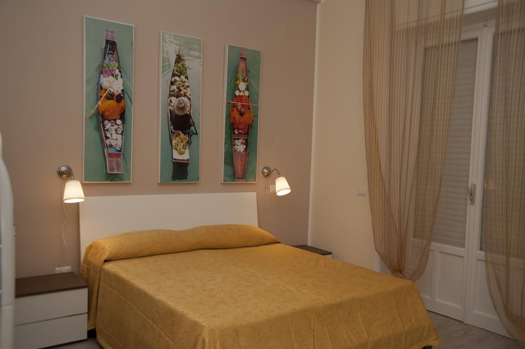 ساليرنو 4Rooms Guest House Free Wi-Fi الغرفة الصورة