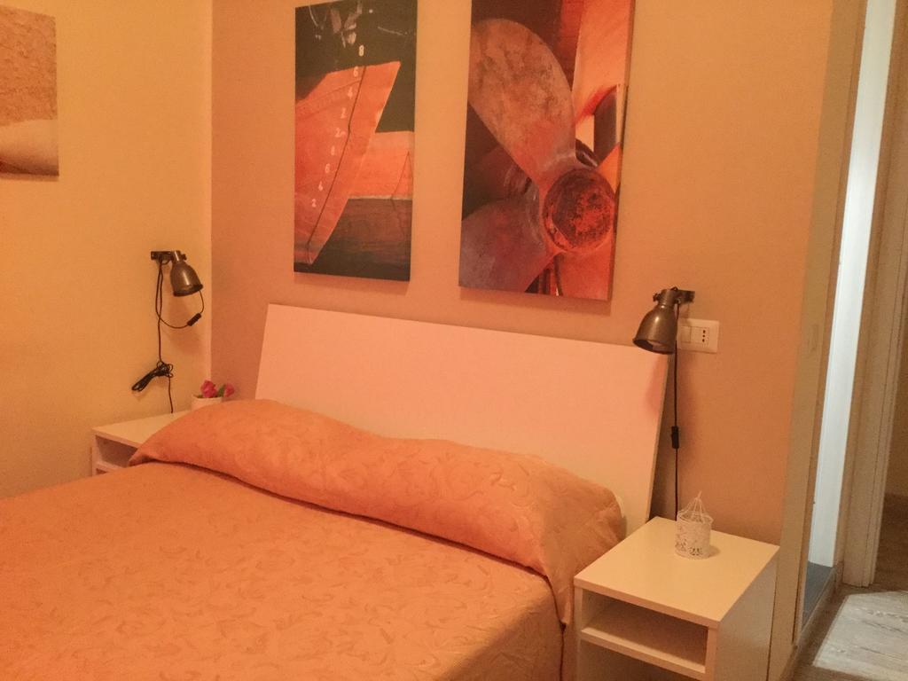ساليرنو 4Rooms Guest House Free Wi-Fi المظهر الخارجي الصورة